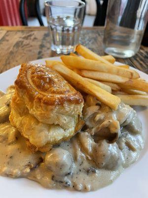 Bouchées à la Reine (Chicken VoL AU vent)