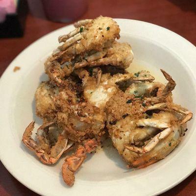 All this garlic crab for $10!