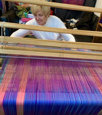 Learn to weave on our looms with classes available near Chicago.  Choose Berwyn or Westmont illinois Creative Art Studios