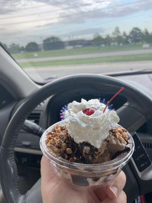 Single scoop cappuccino chunky chocolate hot fudge sundae! Less than $2.50!