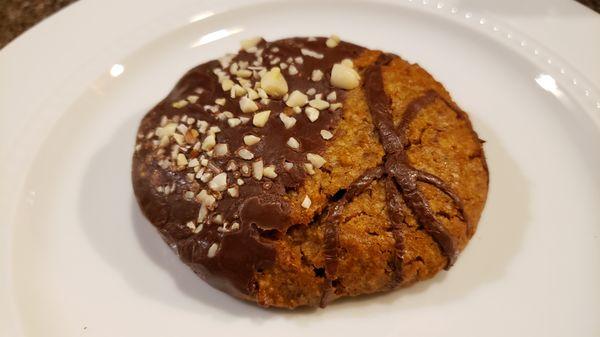 Chocolate peanut butter cookie ($3), vegan by default. Delicious.