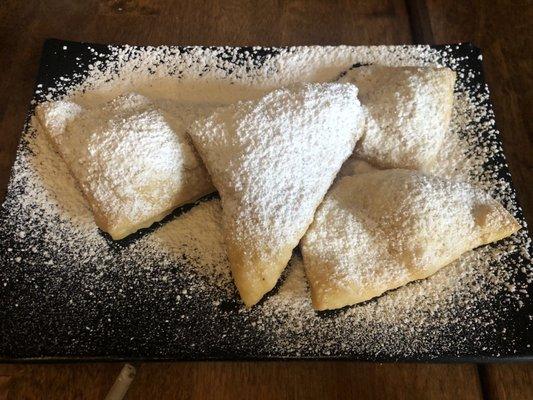 4 Pieces Beignet