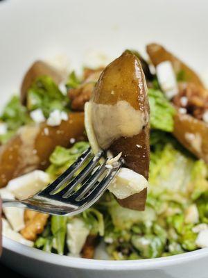 ENSALADA DE PERA CARAMELIZADA
caramelized pear, greens, goat cheese, quince dressing
(weekly special)