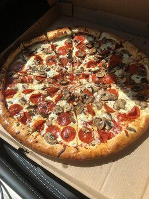 Pepperoni and mushroom Mama's size pizza...Very good!!!