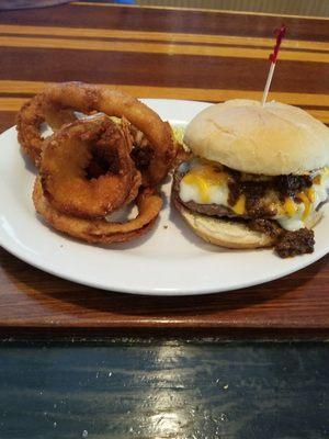 Chili Burger w/onion rings