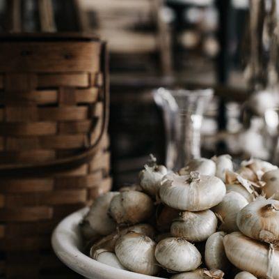 Plate of fresh garlic at The Commerce Inn