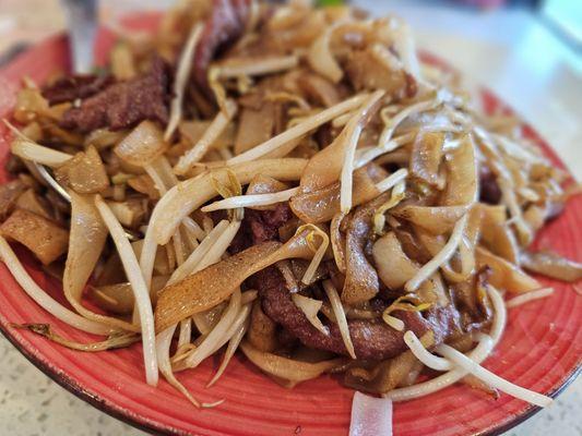 乾炒牛河 (Beef Chow Fun w/ Dark Soy Sauce)