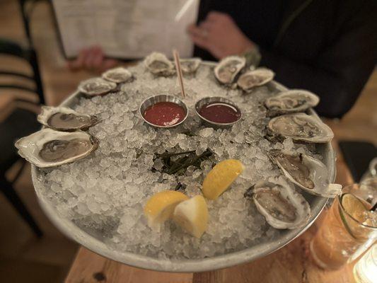 1 dozen of 5 different oysters