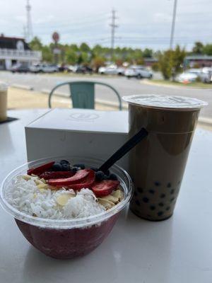 Açaí bowl with brown sugar boba and donuts.