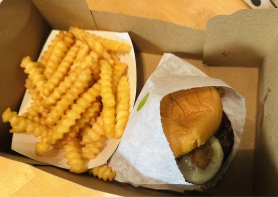 Fries and veggie burger (without cheese and sauce), a little bland and small unfortunately :(