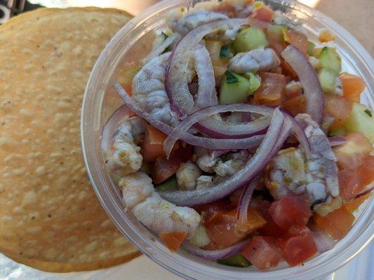 Ceviche de camarones tostada