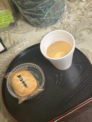 Complimentary tea and crackers