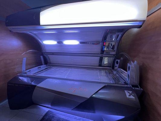 We offer a no wait experience with our High Output Lvl 5 Ergoline Prestige Tanning Beds!!