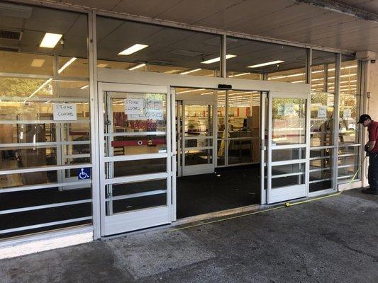 Kmart 122 ne sandy closed down before board up and after