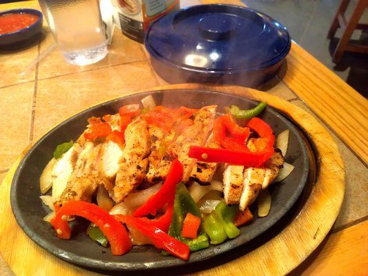 Chicken fajita lunch plate