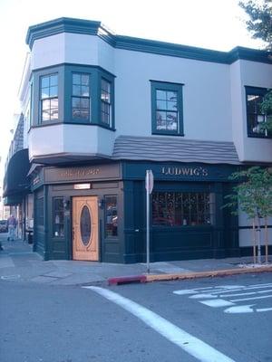 Ludwig's Fine Wine, Liquor & Smoke Shop