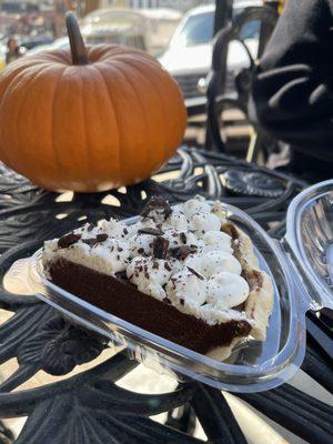 Chocolate crème pie