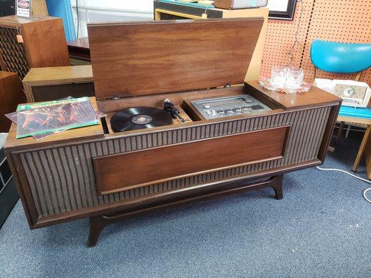 Beautiful GE console looking for it's new home