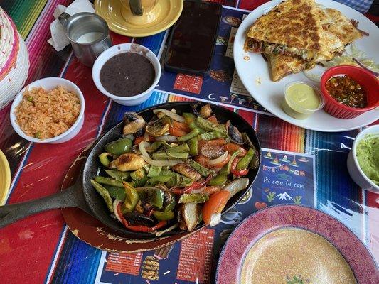 Fajitas (came with rice, beans, and tortillas), quesadillas (birra), and small guacamole.