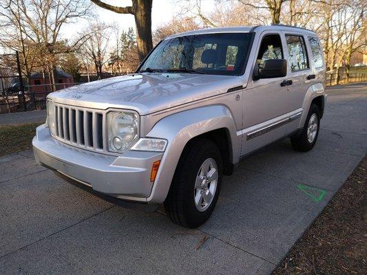 2011 Jeep liberty trail rated 4 x 4 6 cylinder only $3,995 like new