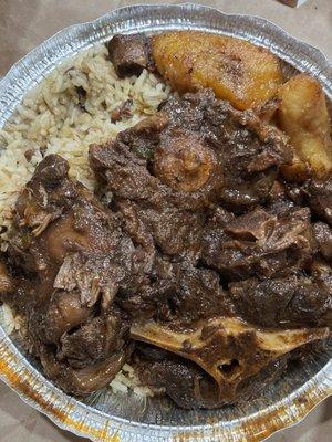 large oxtail with rice & pigeon peas, & plantains