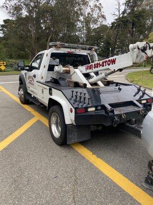 This is seconds after this psychotic towing truck driver almost hit us. It's a one man operation, avoid at all costs.