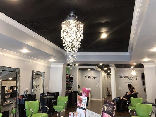 Beautiful salon!  Check out that gorgeous chandelier.