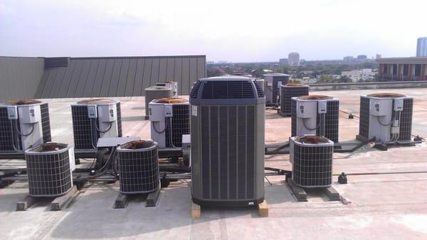 Installing High efficiency Trane XL Two Stages condenser Houston Tx 77019