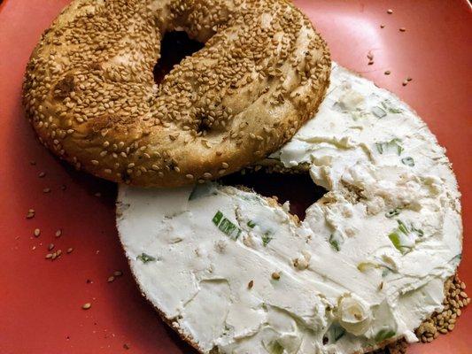 Sesame Flagel w.scallion cream cheese