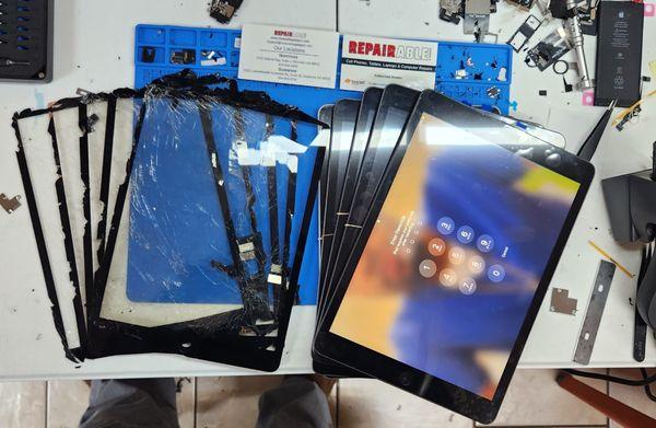 iPad Screen Repair

#repairablegadgets
#breaknfix
#ubreakifx
#iPhonerepair
#tabletrepair
#samsungrepair
#suwaneecellphonerepair