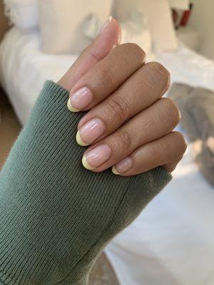 Almond shape French gel mani (natural nails)