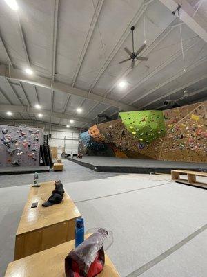 Bouldering walls