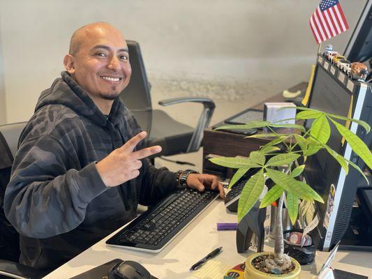 Meet Edson, our top Service Advisor at INFINITI of South Bay. Edson provides fast, friendly service and keeps his customers informed.