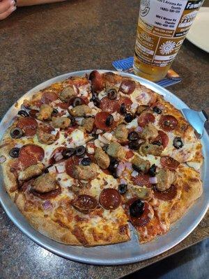 Mini pizza, cupped pepperoni, black olives, sausage, red onions