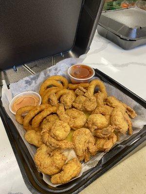 Small shrimp with onion rings