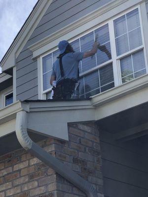 Wills Window and Gutter Cleaning