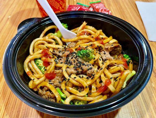 Japanese Pan Noodles with Steak, Broccoli and Toasted Sesame Seeds