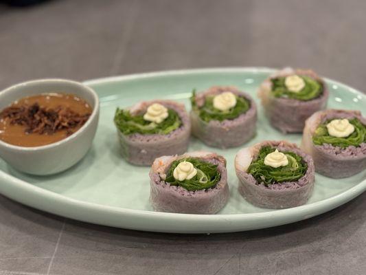 Summer rolls with peanut sauce