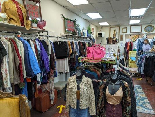 Anna Banana's Fine Consignment