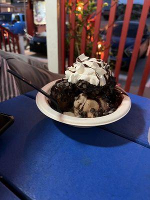 Warm hot fudge brownie sundae w/chocolate ice cream