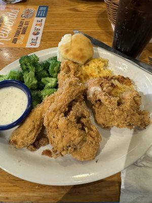 Chicken Tenders with hashbrown casserole and broccoli