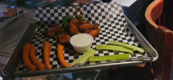 Honey Sriracha Wings were amazing 5/5