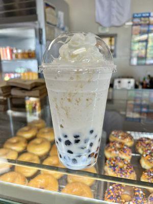 Vanilla bean smoothie with boba