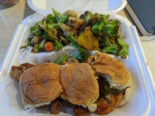 3 chicken slider combo with mixed veggies