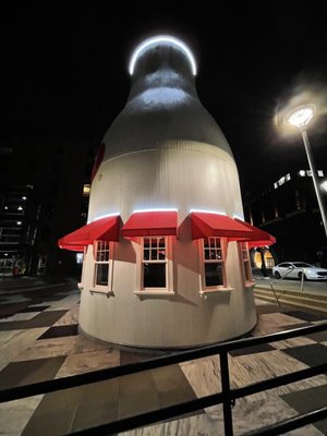 The 40 Foot Tall Gargantuan Hood Milk Bottle Building in Boston near The Seaport District is a snack bar & ice cream stand in warm weather