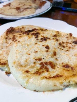 Pupusa Frijol Queso