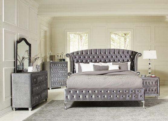 4 Pc Queen Platform Bedroom / King Size +  $1299