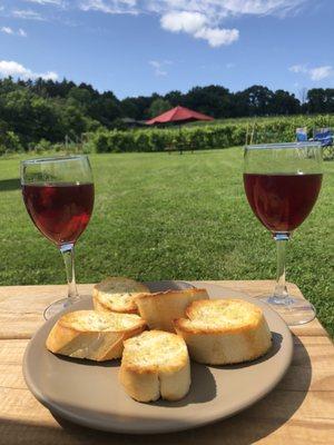 Warm fresh bread with olive oil and their great La Brusca sangria