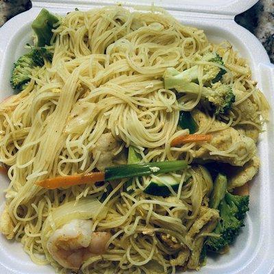 Singapore noodles with curry sauce