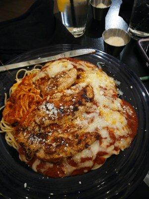 Spaghetti with meat sauce and chicken